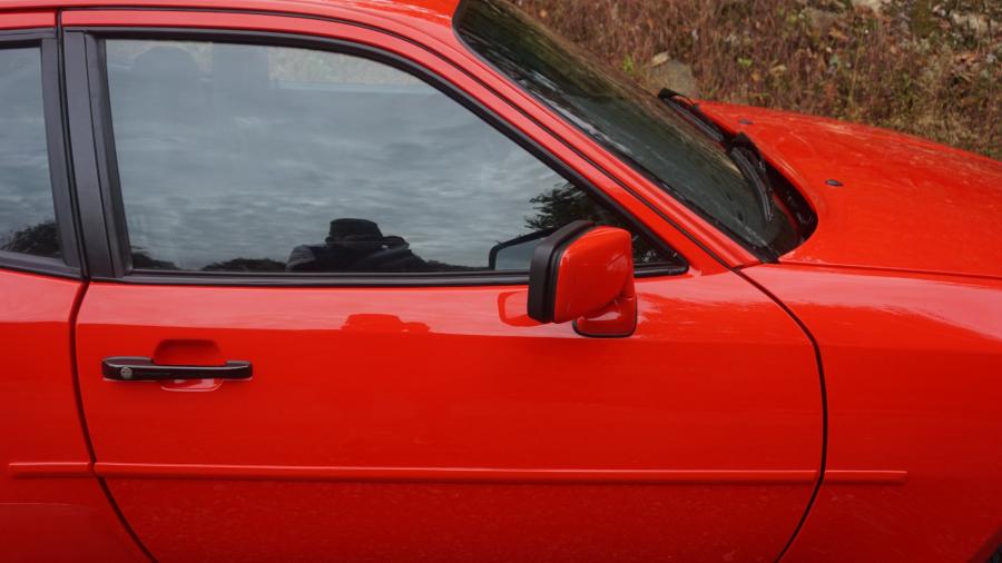 Детали экстерьера Porsche 944 Turbo 1986 года  (фото 26 из 149)